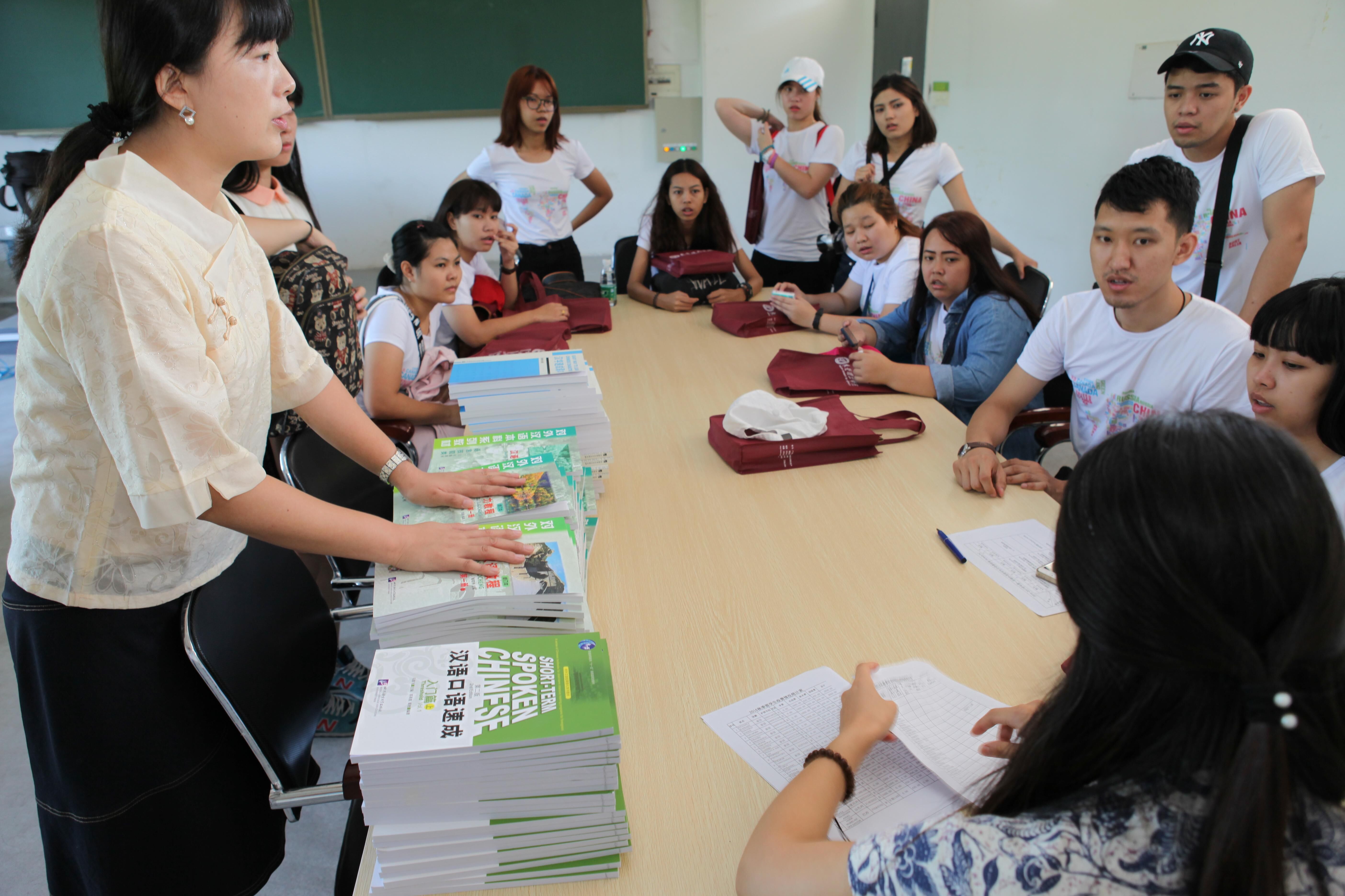 首批招收的留学生 首批招收的留学生