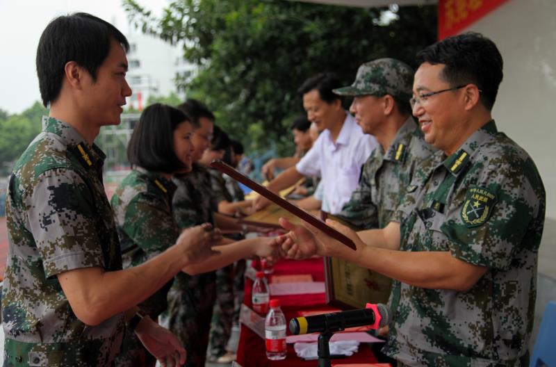 表彰军训先进个人