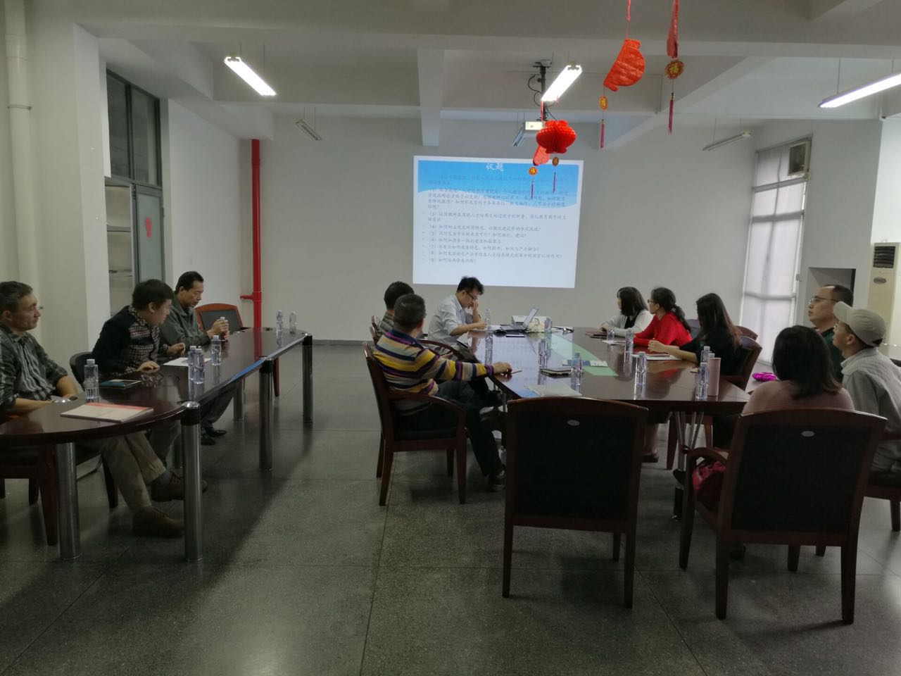 电子工程系讨论组在李秀平副院长主持下开展讨论教育教学大讨论