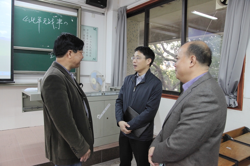 成洪波检查开学情况