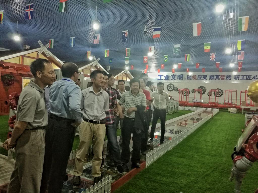 企业领导现场解说