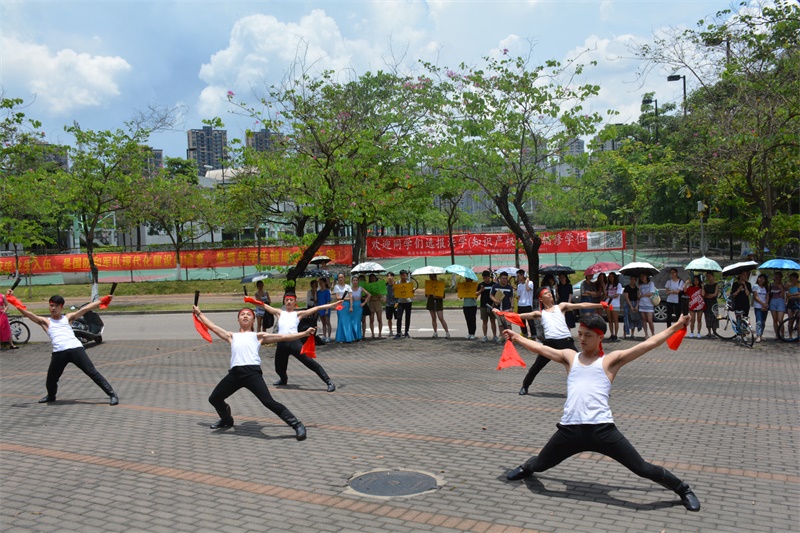 豁达开放的蒙古族筷子舞