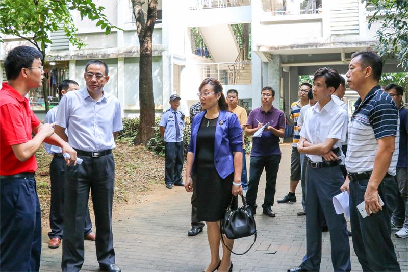 刘兴俊介绍宿舍状况