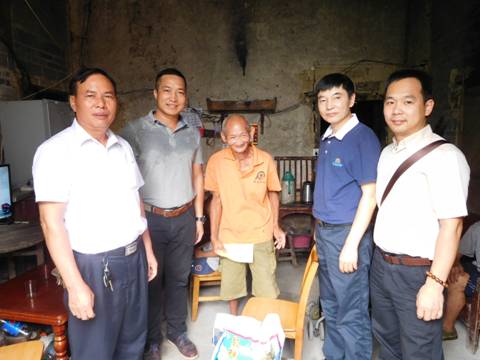 走访斗湾贫困户