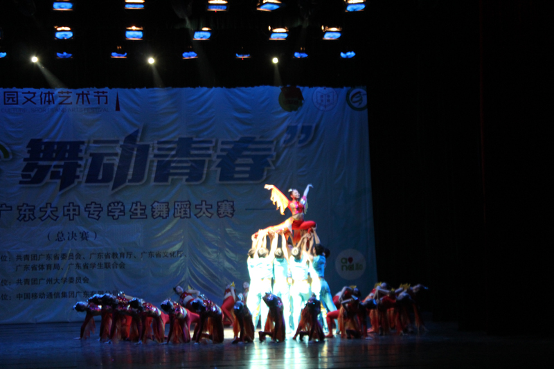 群舞《飞跃》演出现场-800