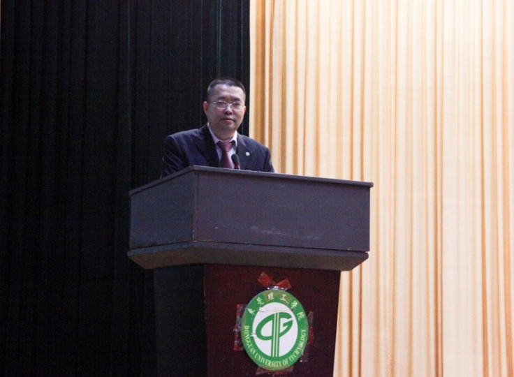 领导致辞 熊银君摄