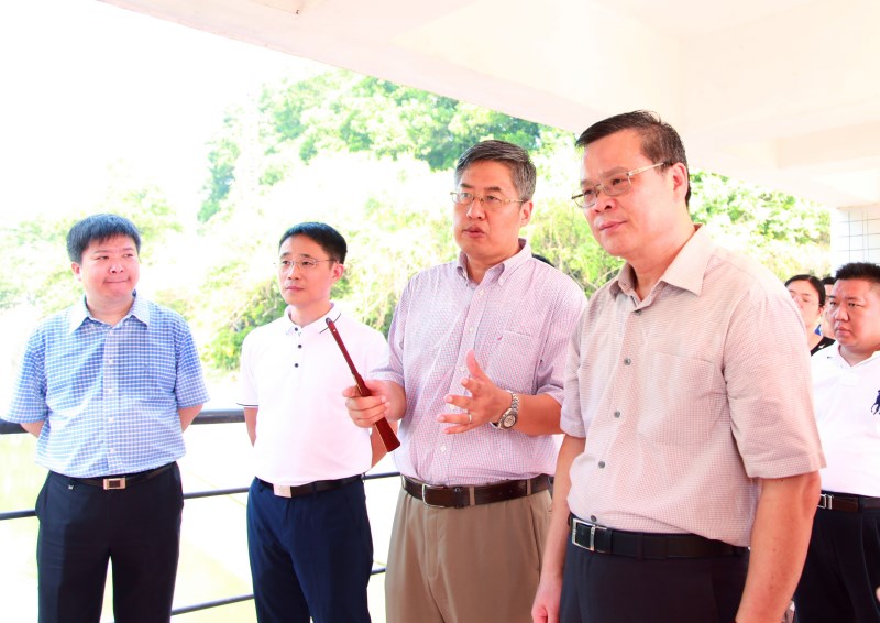 1杨志峰院士向吕业升书记介绍治理情况