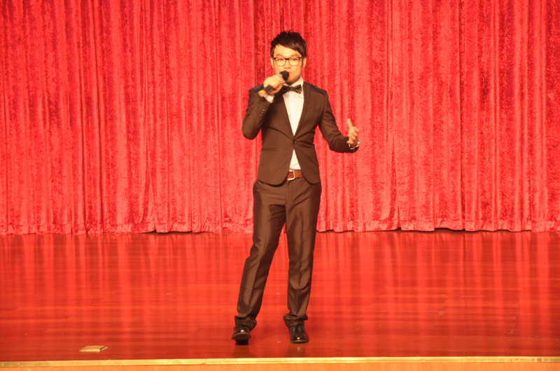 黄颂国老师现场演唱粤语歌曲-800