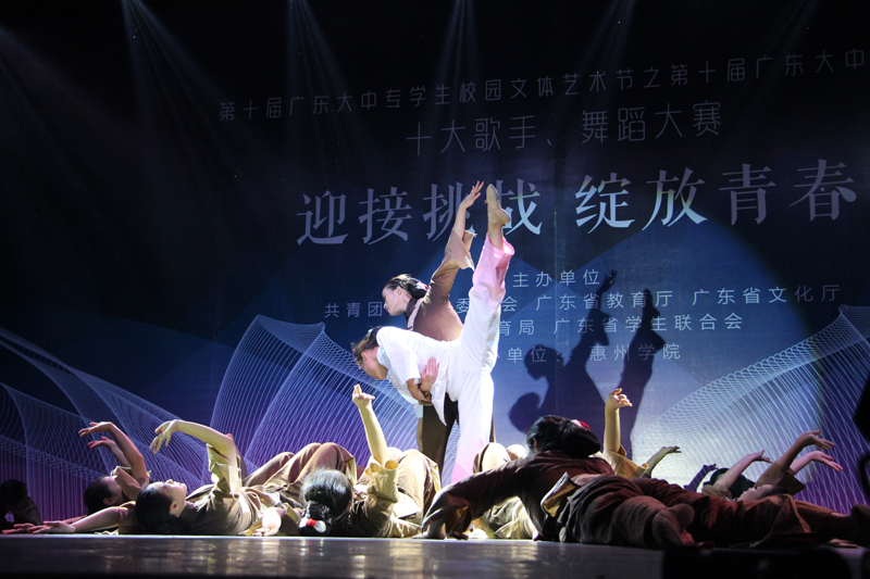 群舞《自梳女》获得一等奖-800