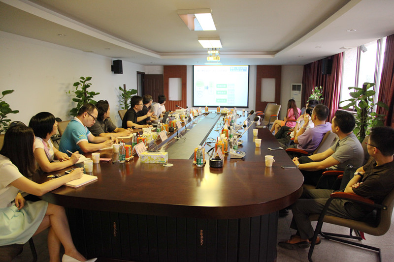 吴小峰局长一行听取工作汇报