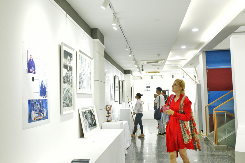 3.各界嘉宾观赏艺术特展_副本