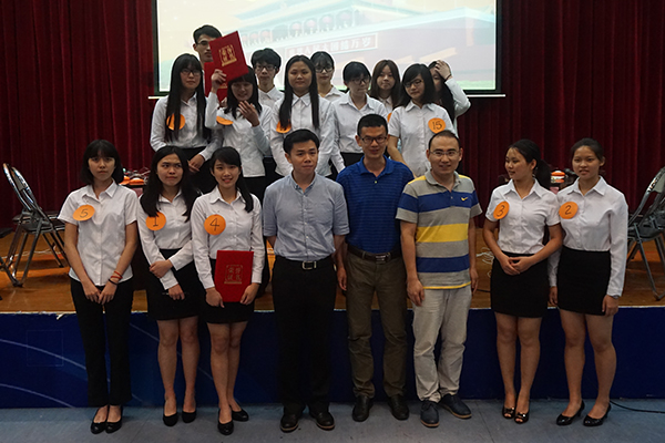 选手与嘉宾合影