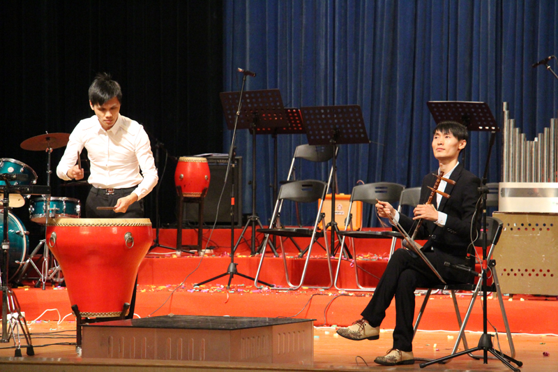 特邀嘉宾表演京胡与大鼓《夜深沉》-800