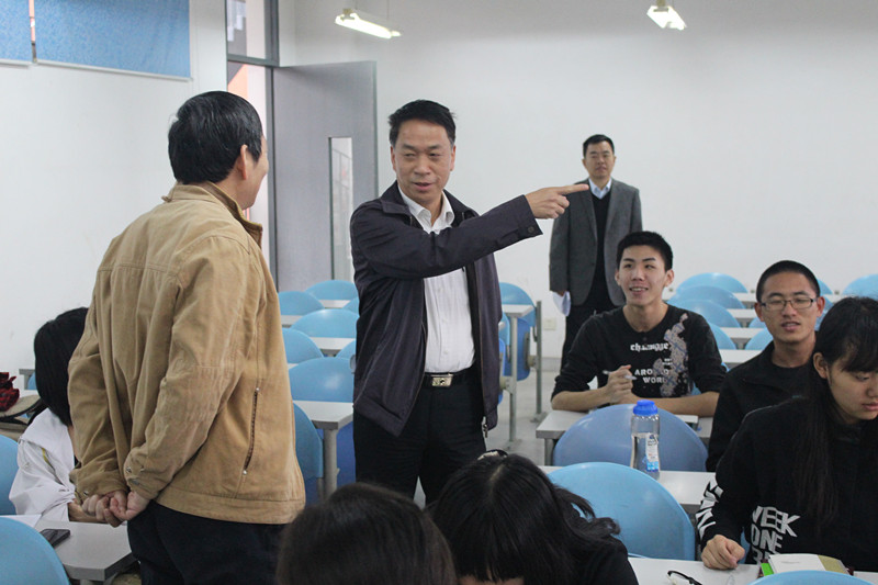 李琳课前向授课老师询问课前状况_副本