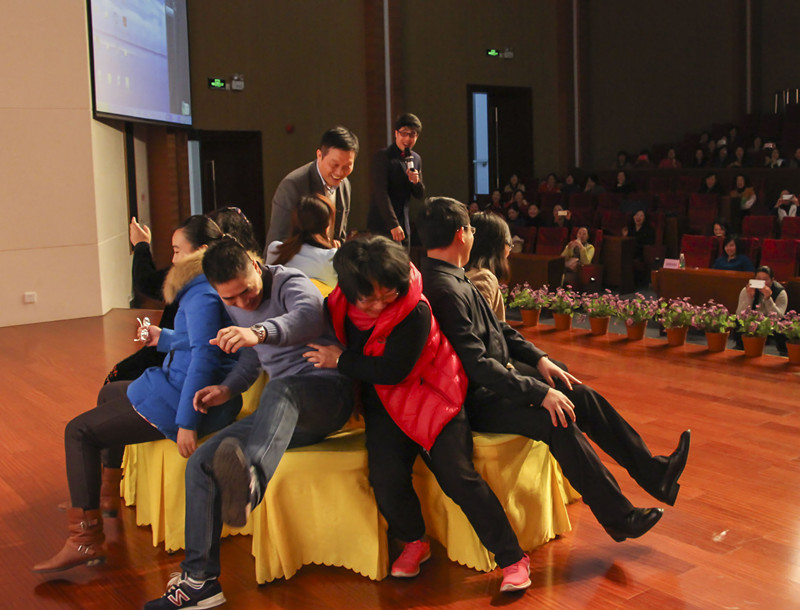 游戏“抢椅子”