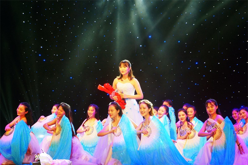 女声独唱《老师我想你》