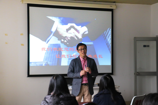 得利钟表总经理刘仁师兄介绍其企业