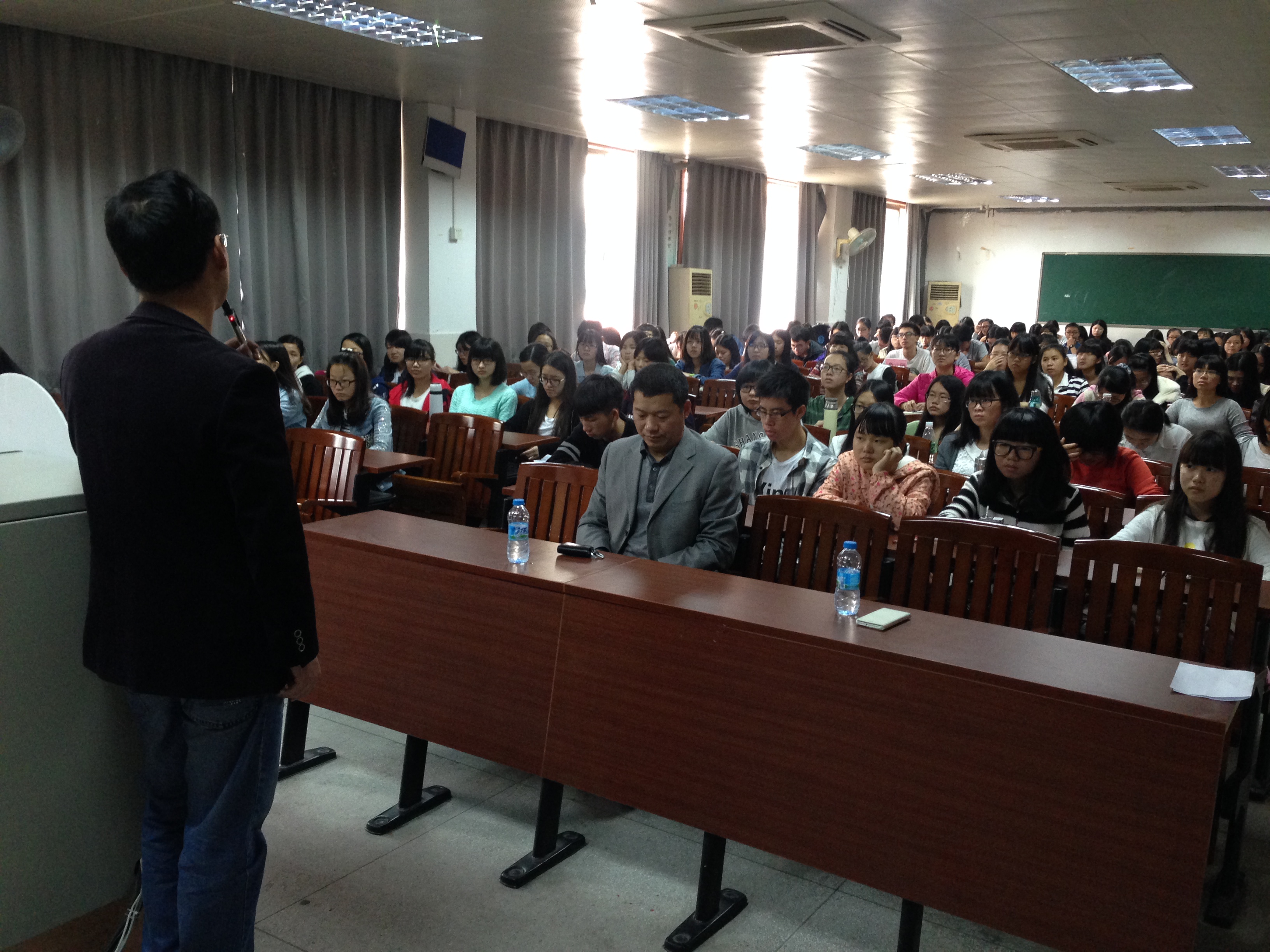 外语系举办2015级新生离校安全教育会