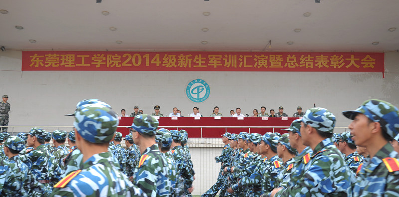 方阵走过主席台_副本