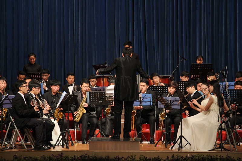 卓越管乐团演奏《康康舞》-800