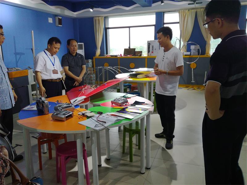 参观手工制作室