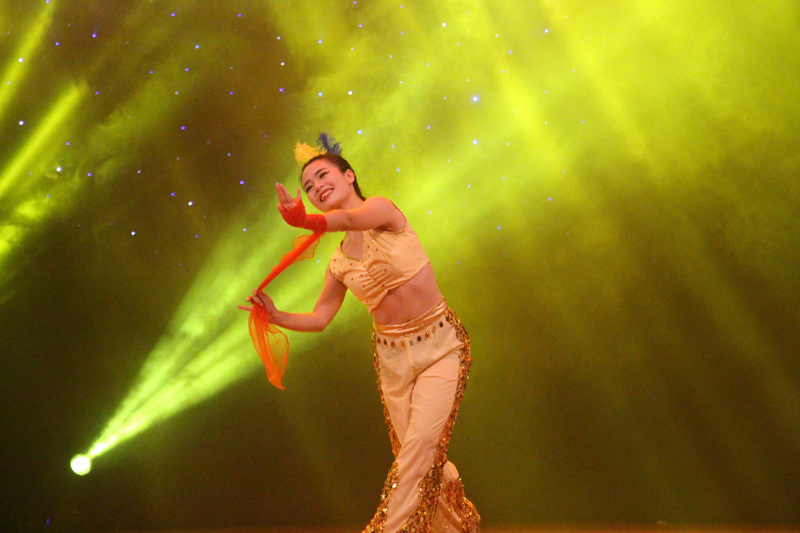 独舞《小火苗》-800